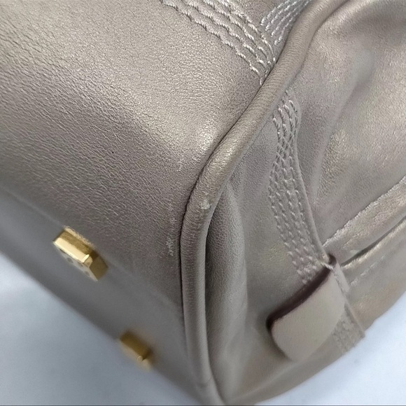 Loewe Gold Hand Bag - Picture 6 of 9